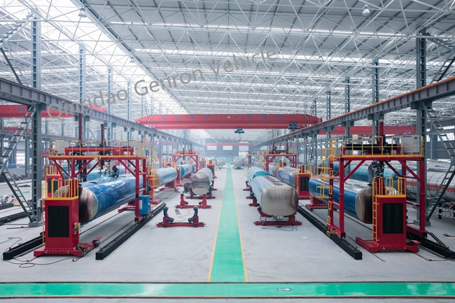 Tri Axles Aluminium Crude Oil 35CBM 35000L Semi Tanker Trailer 11