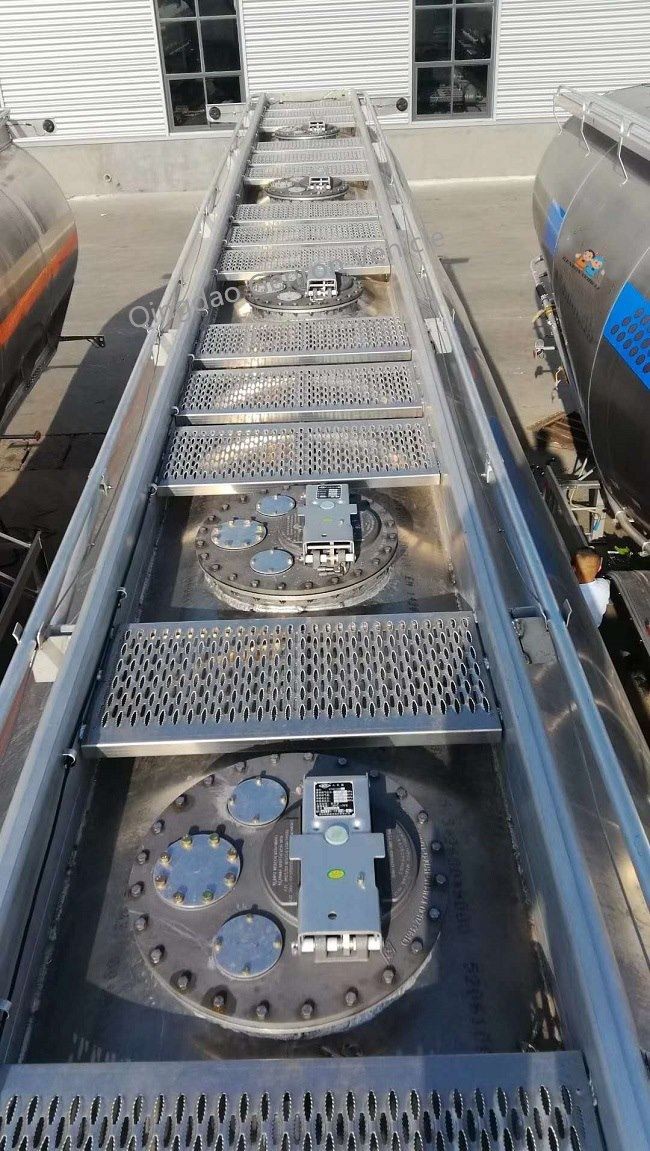 Aluminium Oil Tanker Semi Trailer Spare Parts Show3  3
